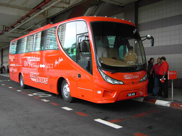 Penampakan Sky Bus dari KLIA 2 ke KL Sentral.